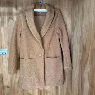 베이지 보아 코트 버튼 포함