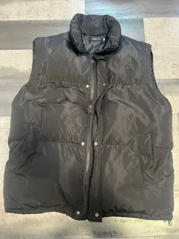 ARULE 블랙 다운 베스트