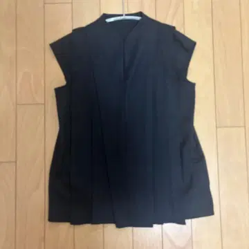 United Tokyo 유나이티드 도쿄 슬리브리스 블라우스