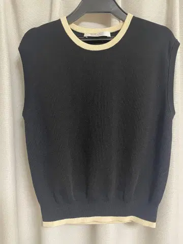 새상품 LOULOU WILLOUGHBY 슬리브리스 니트