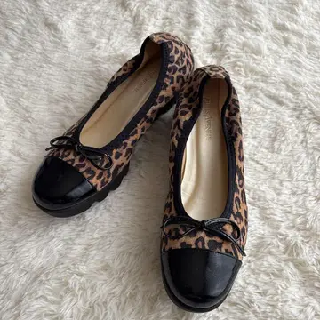 미사용급 힐즈 아베뉴 레오파드 무늬 웨이브 밑창 펌프스 통굽
