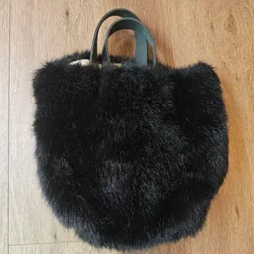 TEMBEA 블랙 퍼 토트백