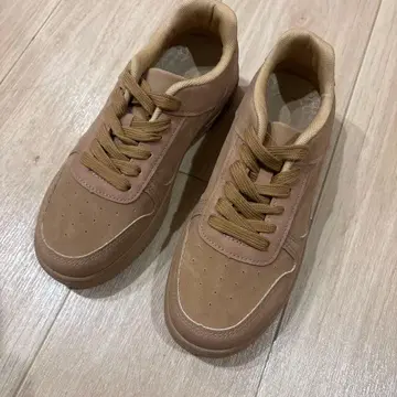 새상품 베이지 스웨이드 로우컷 스니커즈