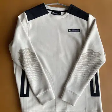 UNDER ARMOUR 헥사곤 패턴 맨투맨