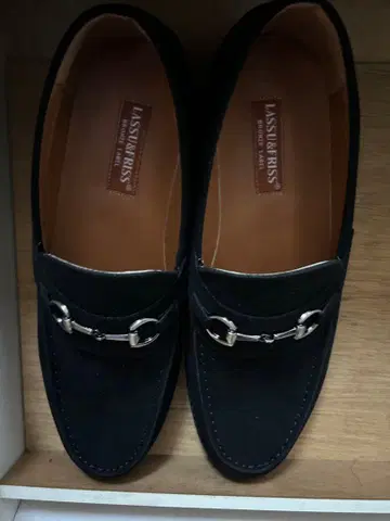 블랙 스웨이드 비트 로퍼