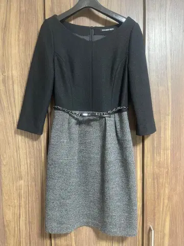 [ STRAWBERRY-FIELDS ] 무릎 기장 원피스 체인 리본 벨트