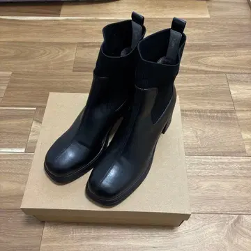 블랙 가죽 사이드 고어 부츠