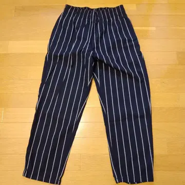 GU 스트라이프 디자인 와이드 셰프 팬츠 M 사이즈 새상품급