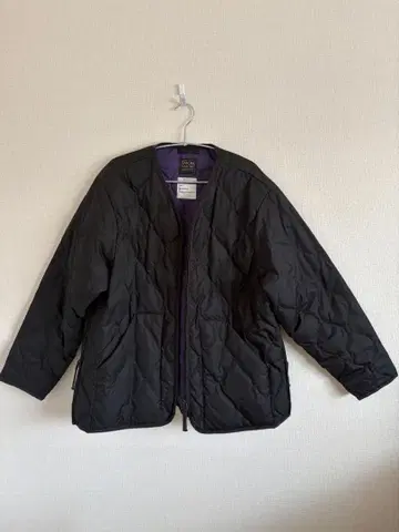 TION x BAYFLOW V넥 다운 자켓