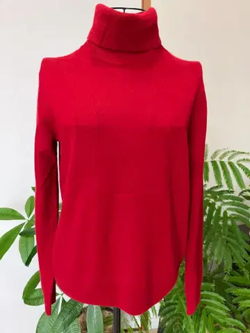 유니클로 캐시미어 터틀넥 스웨터