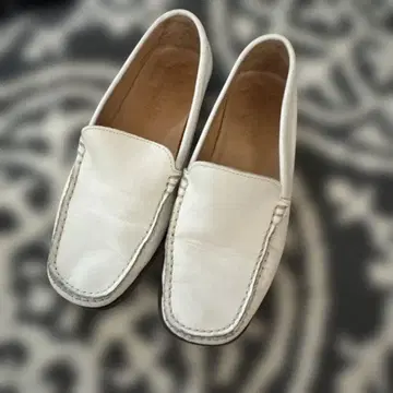 TELLUS 화이트 가죽 로퍼 34 하프