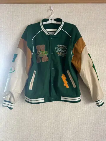 자수 들어간 바시티 자켓 그린/베이지