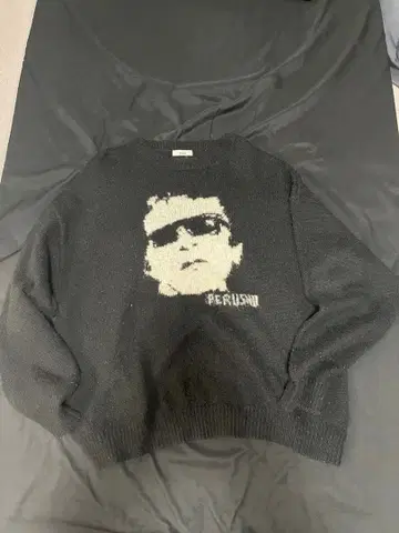 [완판템] Perushu 모헤어 라이크 아트 니트 L 사이즈 블랙