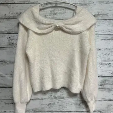 INGNI 오프숄더 화이트 니트 스웨터