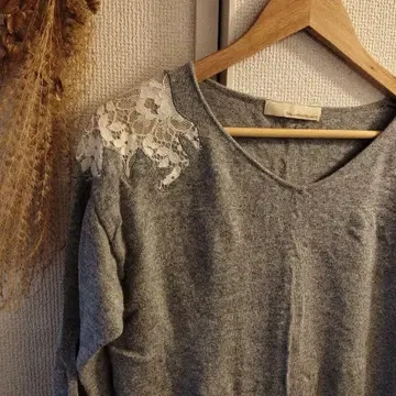 Gallarda Galante 그레이 V넥 니트