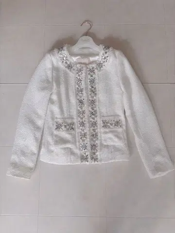 에밀리아 위즈 자켓