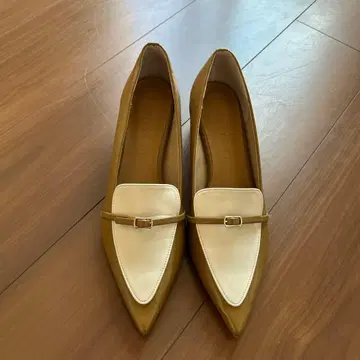 르 타론 포인트 로퍼 펌프스