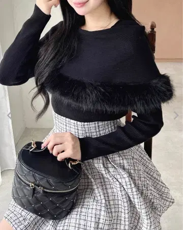 블랙 퍼 오프숄더 리브 니트