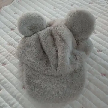 귀 달린 그레이 모자