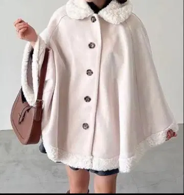 아프레 주르 apresjour 아카챠스 콜라보 화이트 판초