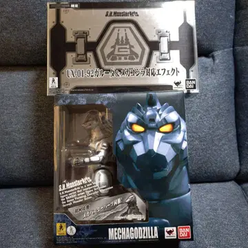 S.H.MonsterArts 메카고지라 가루다 세트