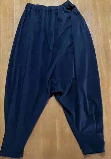 MOYURU 테이퍼드 팬츠 블랙