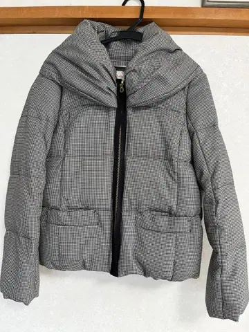 후드 부착 체크 무늬 다운 자켓