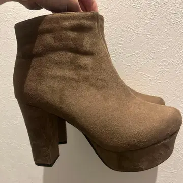 브라운 스웨이드 플랫폼 부츠