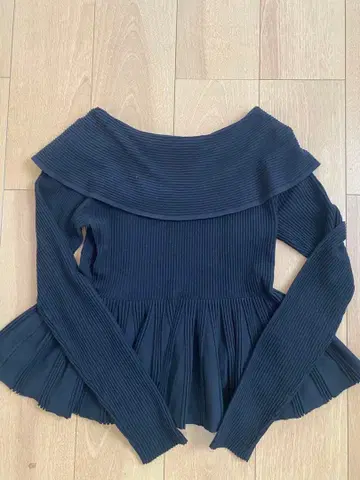 CAPRICIEUX LE'MAGE 2way 플레어 보트넥 니트 블랙