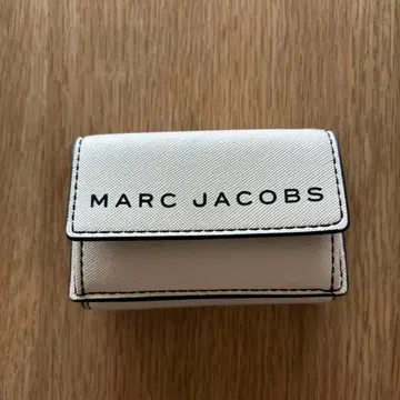 [ MARC JACOBS ] 화이트 3단 폴더형 지갑
