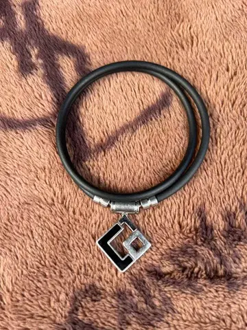 스포츠용 기하학 디자인 러버 목걸이