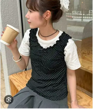 Discoat umm 멜로우 앞 리본 탱크 도트 블랙