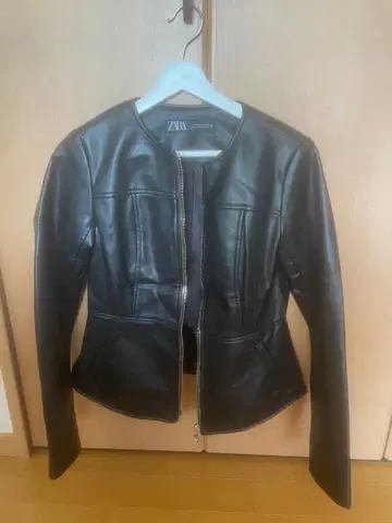 ZARA 블랙 가죽 자켓 M 사이즈