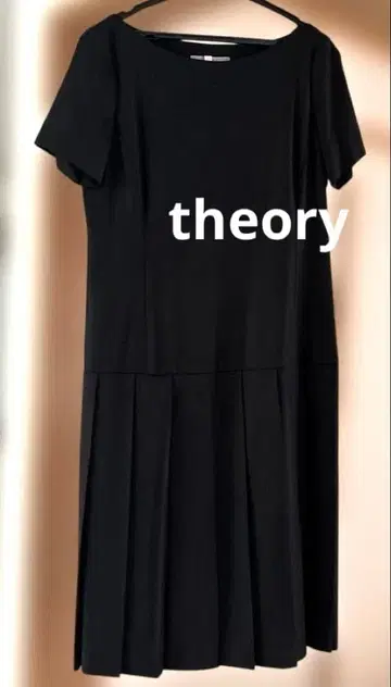 theory 블랙 반팔 원피스