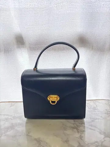 BUGEY FRANCE 마사코님 애용 네이비 핸드백