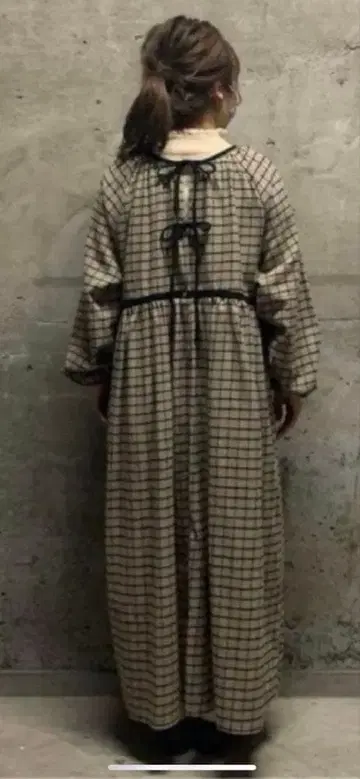 SM2 파이핑 원피스