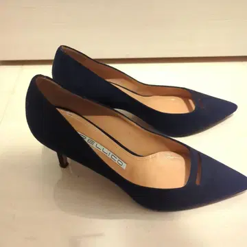 새상품급 PELLICO 스웨이드 펌프스 ANIMA 아넬리 네이비 38