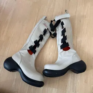 화이트 레이스업 롱 부츠