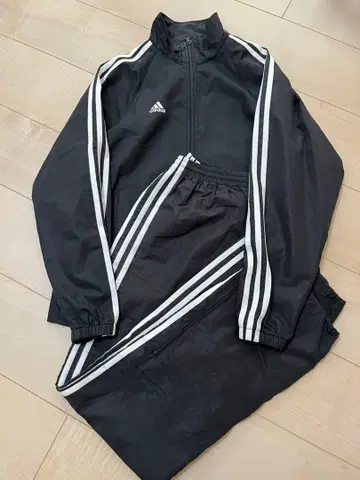 아디다스 바스락 상하의 사이즈 M