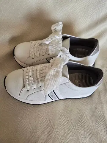 MissKyoto 화이트 메쉬 리본 포함 스니커즈