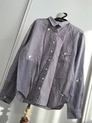 새상품급 잉게보그 꽃 자수 다수 버튼 로고 포함 체크 블라우스 일본제 M