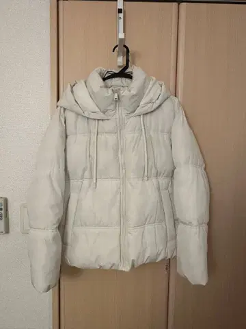 ZARA 후드 부착 화이트 다운 자켓