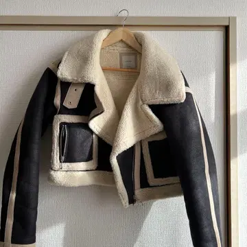 JUEMI 숏 기장 무스탕 코트 블랙 베이지