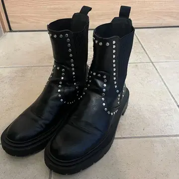 ZARA 스터드 장식 블랙 사이드 고어 부츠 EU36