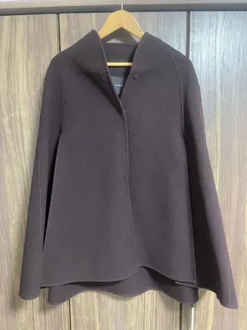 [ a nuans ] 다크 브라운 케이프 코트 프론트 버튼 포함