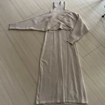 비대칭 니트 셋업 베이지