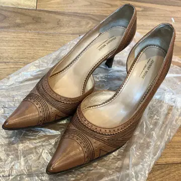 JOHNATHAN MOAKE 브라운 스틸레토 펌프스