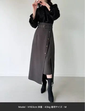 얇은 소재 슬릿 롱 스커트