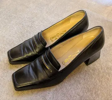 FERRAGAMO 블랙 가죽 펌프스 스퀘어토 7B