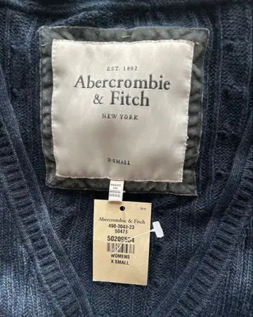 Abercrombie & Fitch 네이비 V넥 니트
